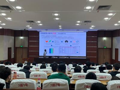 浙江大學鄧水光教授、南京大學陳振宇教授應邀來學院做專題學術報告，共話南京軟件開發新趨勢